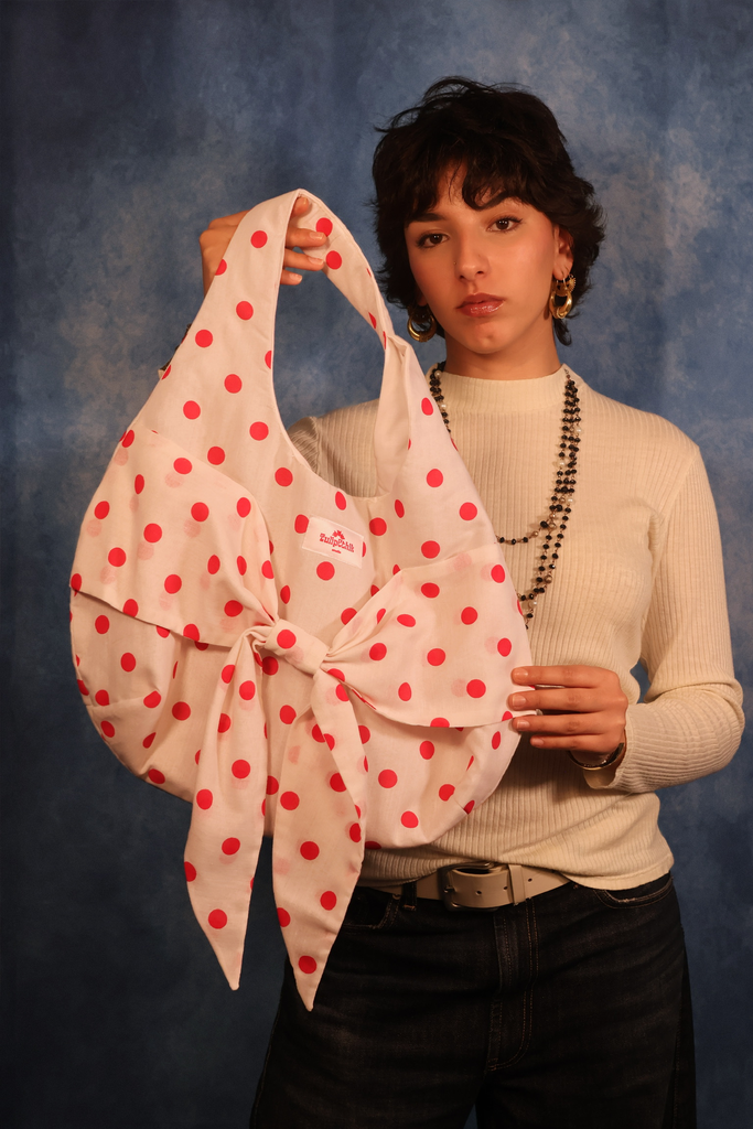 Slow carry - pink dot